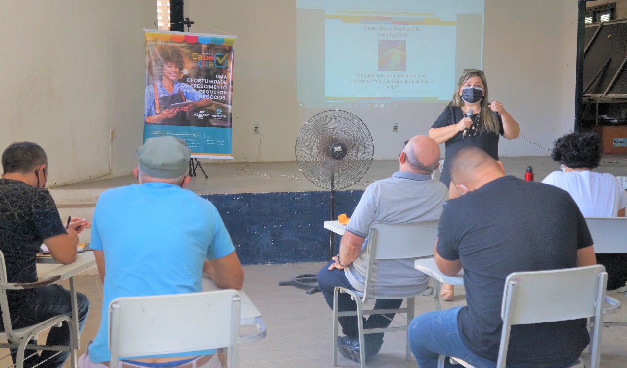 uma sala de aula de um curso do fortaleza capacita